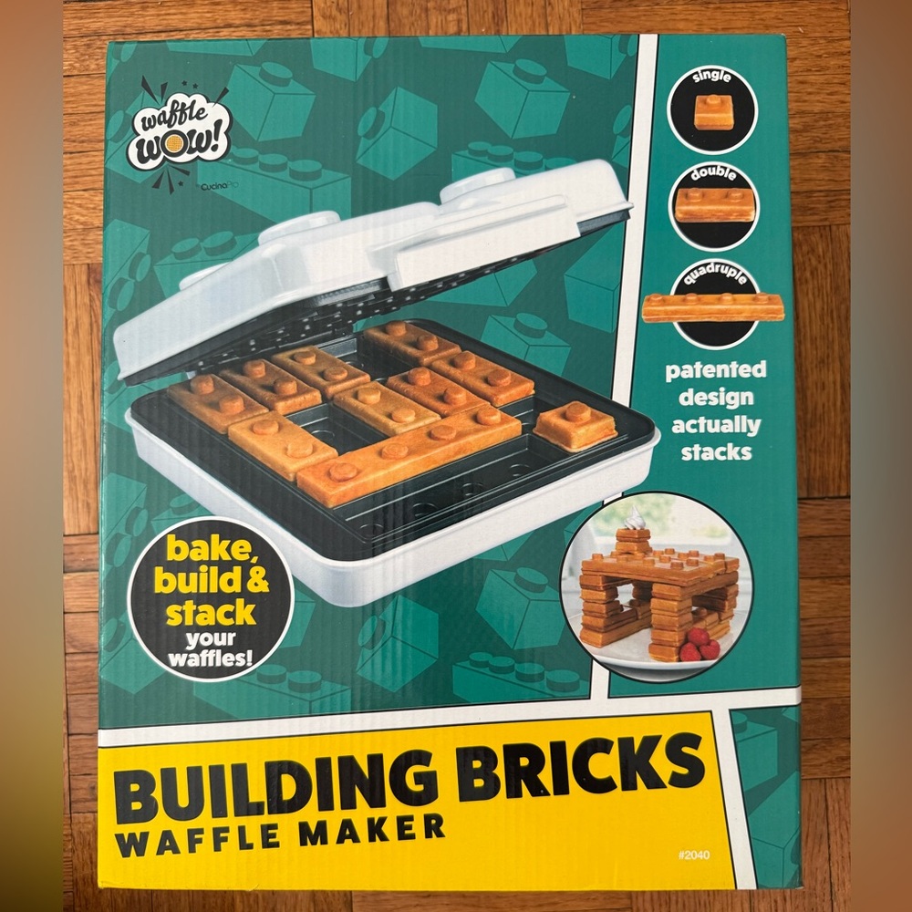 ✨NWT SET✨Building Bricks Waffle Maker + 4 Building Plates